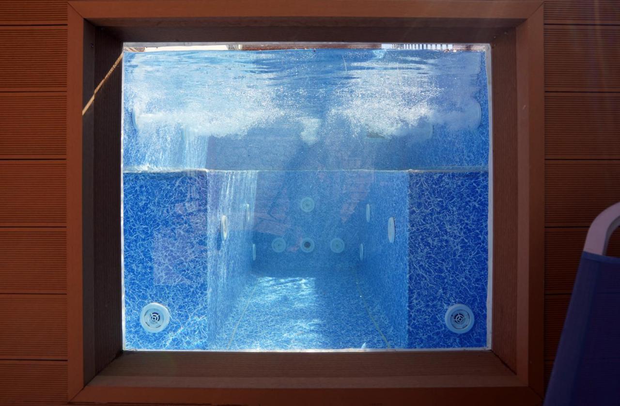 Semiramis Suites With Pool 칼라마타 외부 사진