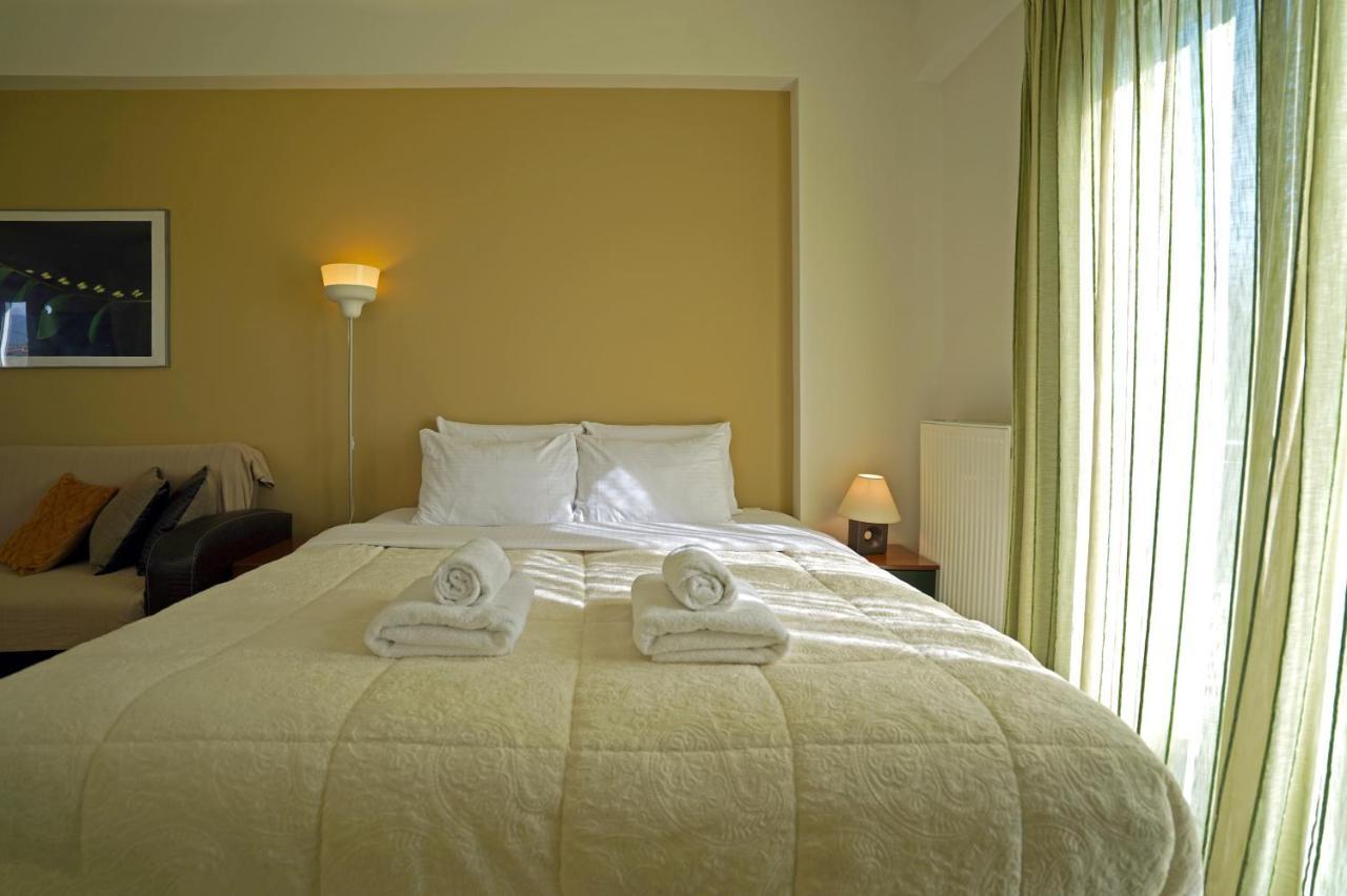 Semiramis Suites With Pool 칼라마타 외부 사진