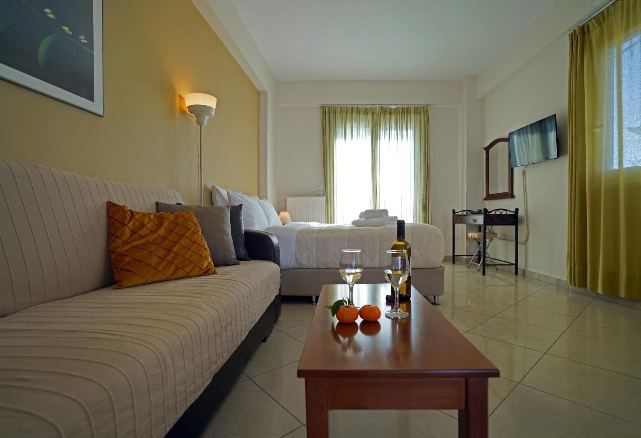 Semiramis Suites With Pool 칼라마타 외부 사진