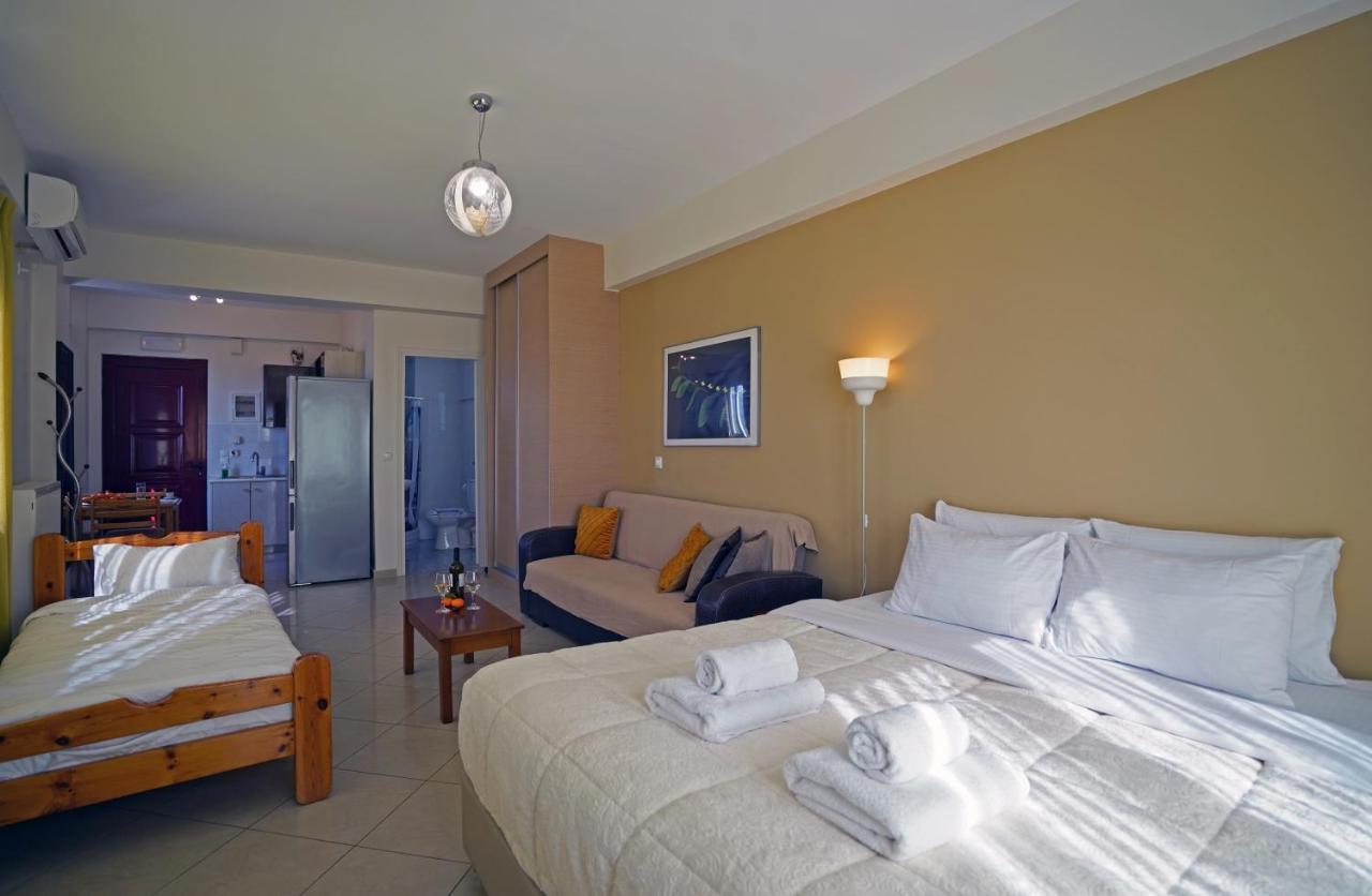 Semiramis Suites With Pool 칼라마타 외부 사진