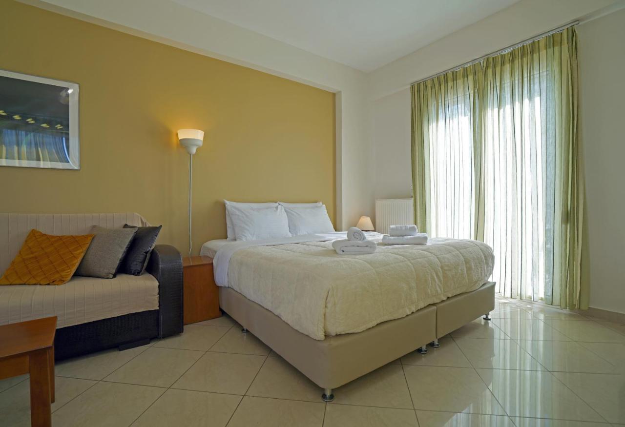 Semiramis Suites With Pool 칼라마타 외부 사진