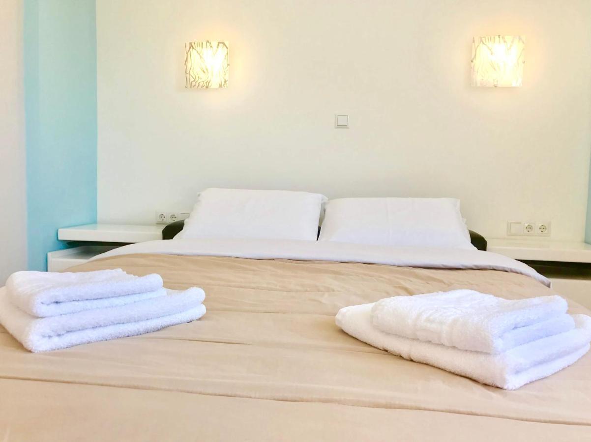 Semiramis Suites With Pool 칼라마타 외부 사진