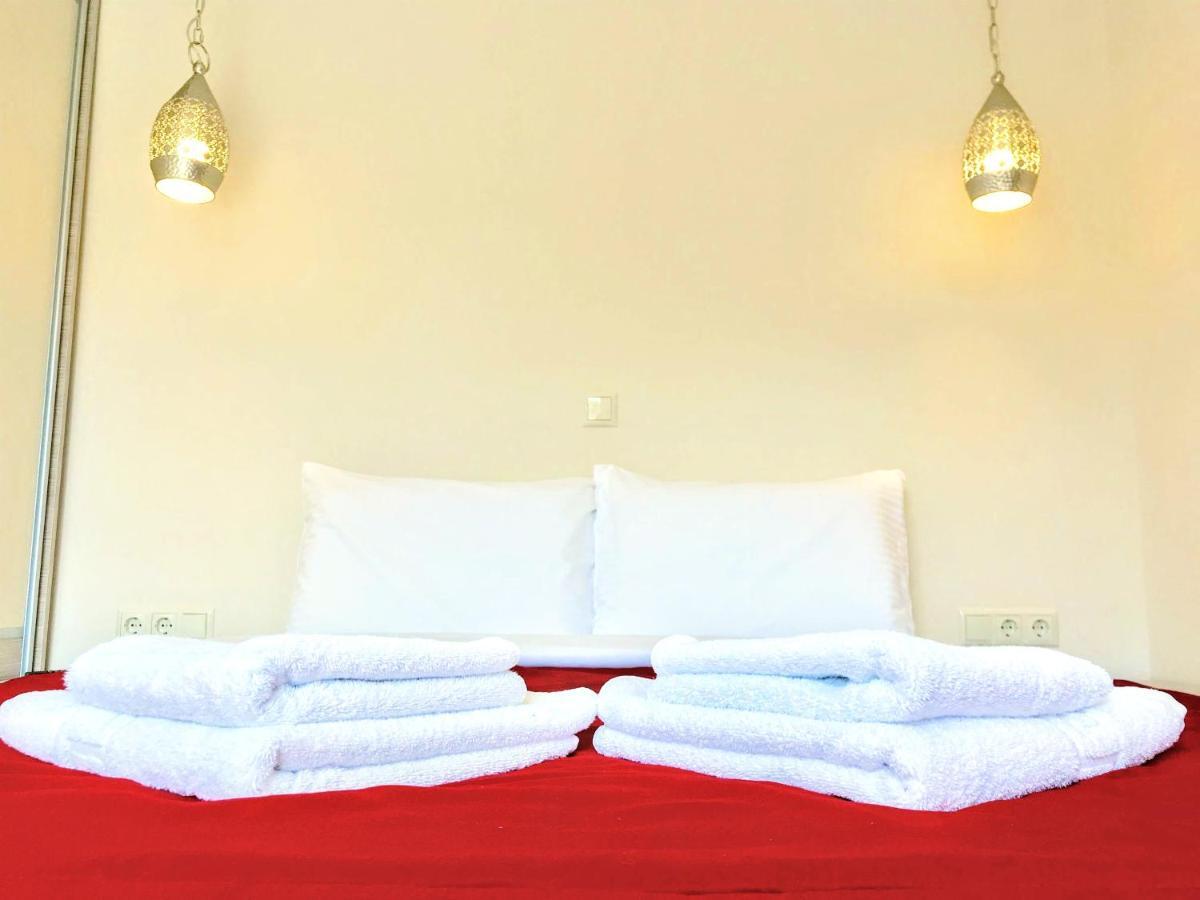 Semiramis Suites With Pool 칼라마타 외부 사진